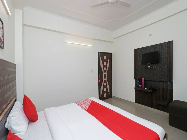 Oyo 12493 Hotel Taaz Comfort Inn