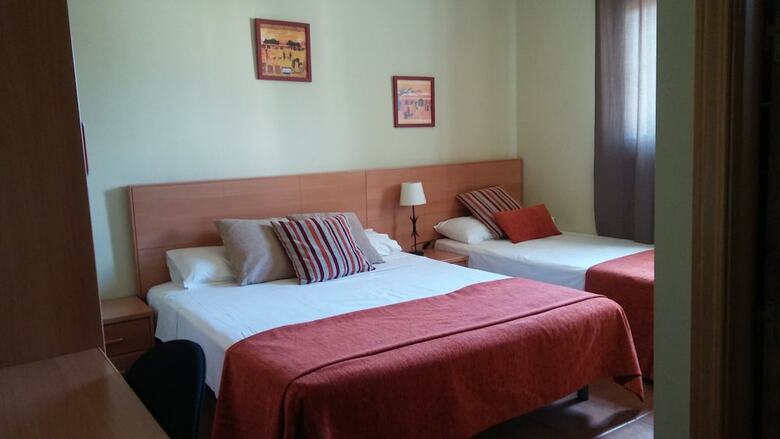 Hotel Hostal Sant Roc