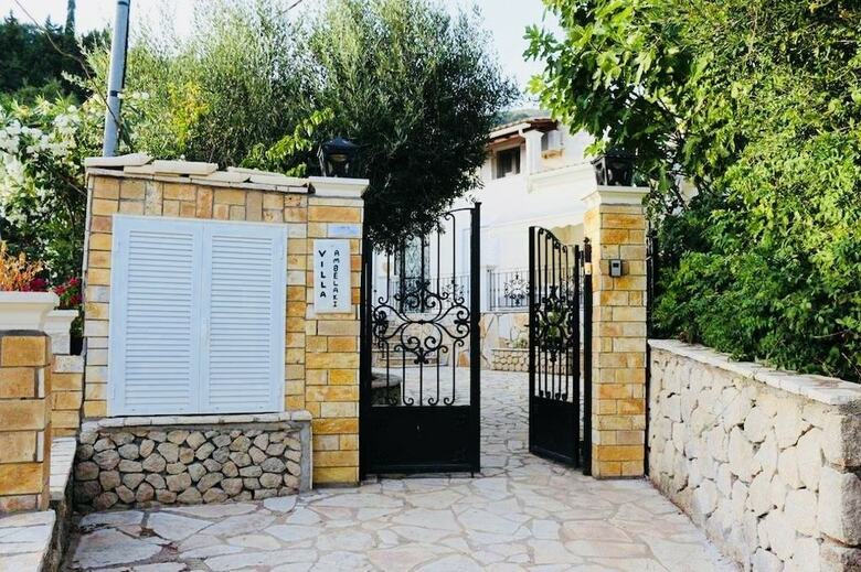 Villa Ampelaki (30 Meters To The Beach)