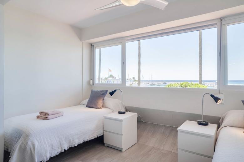 Eden Roc Beachfront Apartments