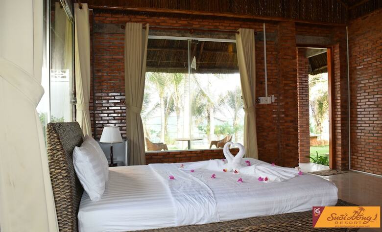 Hotel Suoi Hong Resort