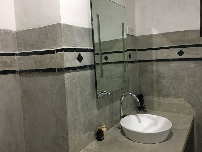 Hotel The Saffron Airport Villa