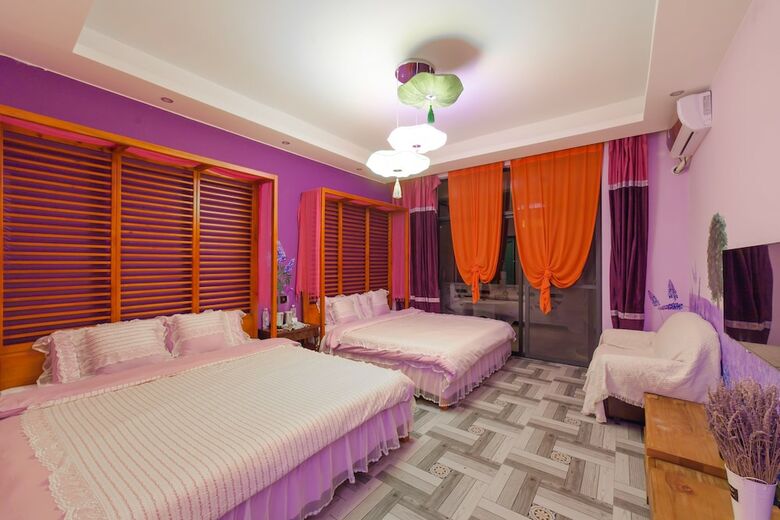 Hotel Dali Love In Clouds Theme Art House