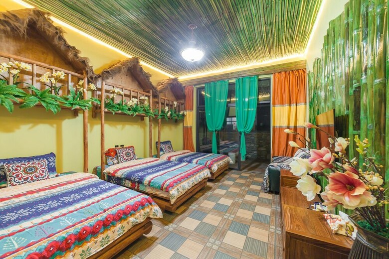 Hotel Dali Love In Clouds Theme Art House
