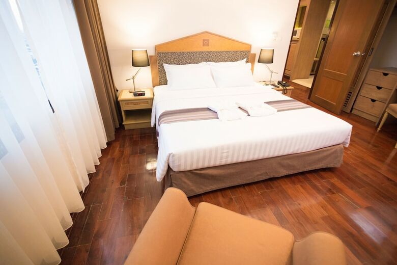 Grand Tower Inn Rama VI Hotel