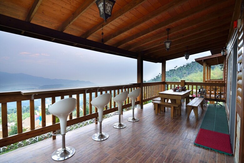 Hotel Sitou Flora's House B&B