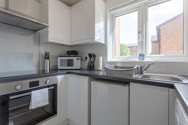 1 Bedroom Apartment Near Surrey Quays