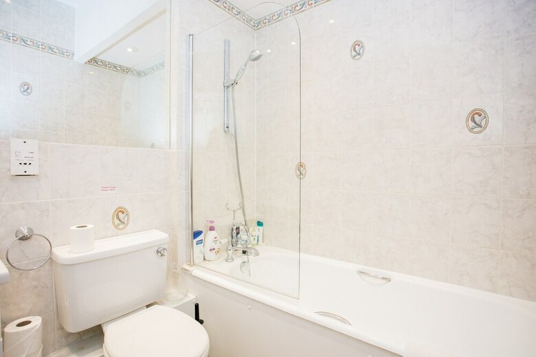 2 Bedroom Apartment In Westminister