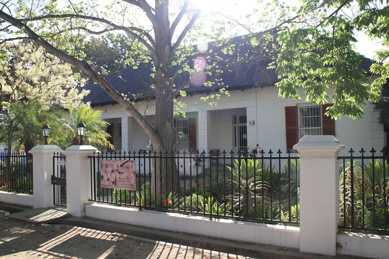 Hotel Petal's Place Guest House