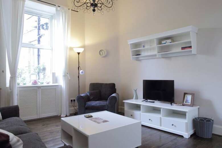 2 Bedroom Apartment With Free Parking