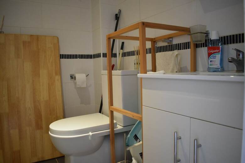 2 Bedroom Home In London