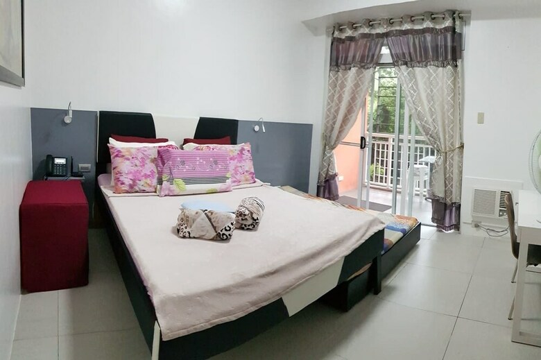 Beach Condos Pico de Loro Hamilo Coast