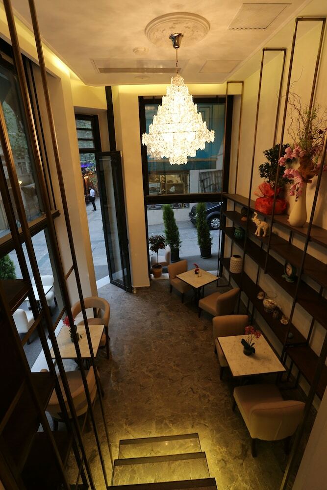 Fuga Hotel Constantinidis