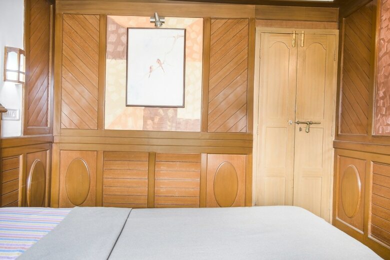 Guesthouser 3 Bhk Houseboat E567