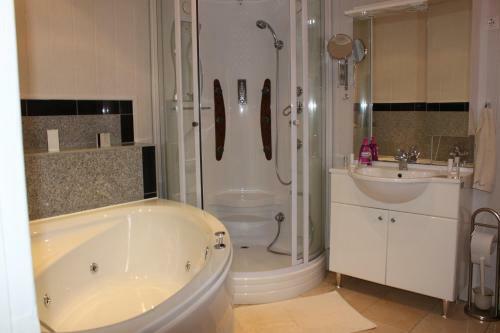 Apartamento Wellness-suiten Neuburxdorf