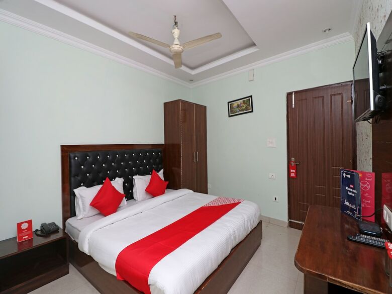 Hotel Oyo 12062 Paras Guest House