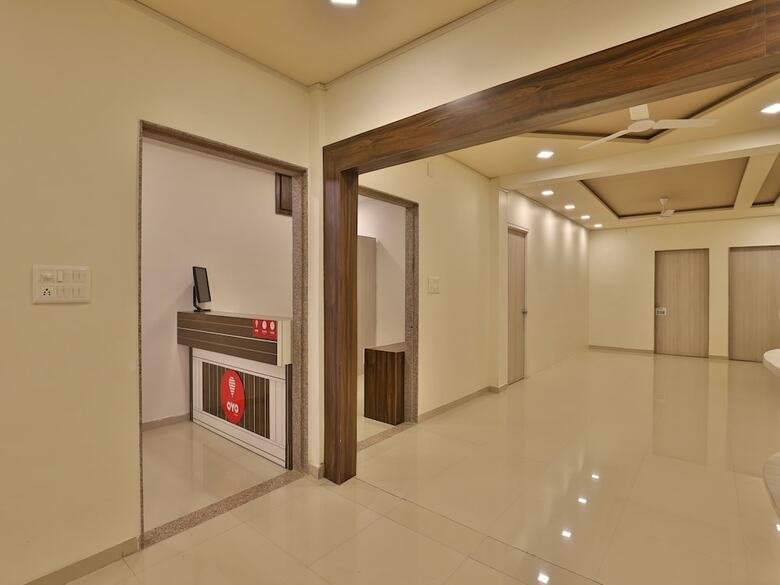 Oyo 11750 Hotel Starz