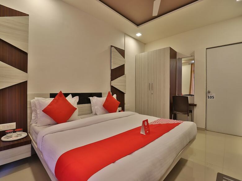 Oyo 11750 Hotel Starz