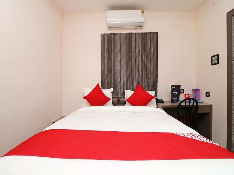 Oyo 11723 Hotel Barney Grand