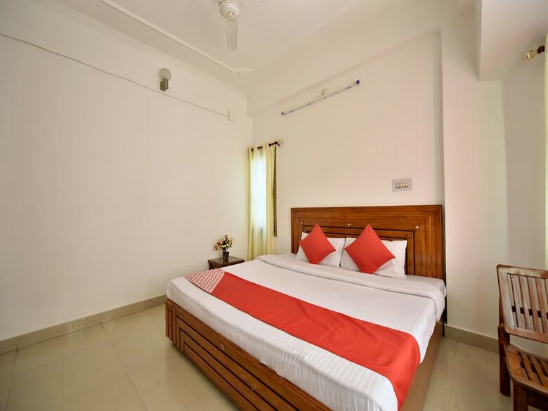 Hotel Oyo 12825 Omkara Homestay