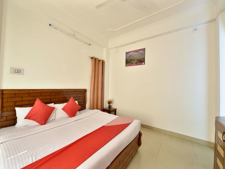 Hotel Oyo 12825 Omkara Homestay