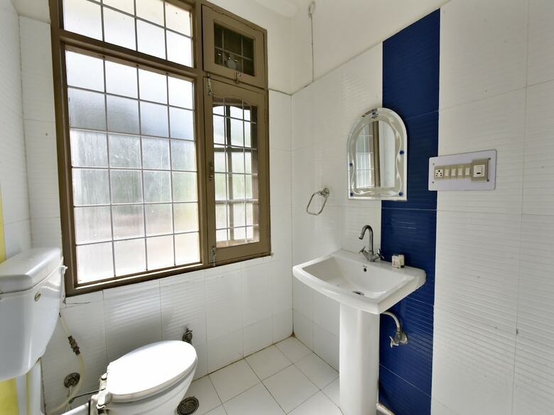 Hotel Oyo 12825 Omkara Homestay