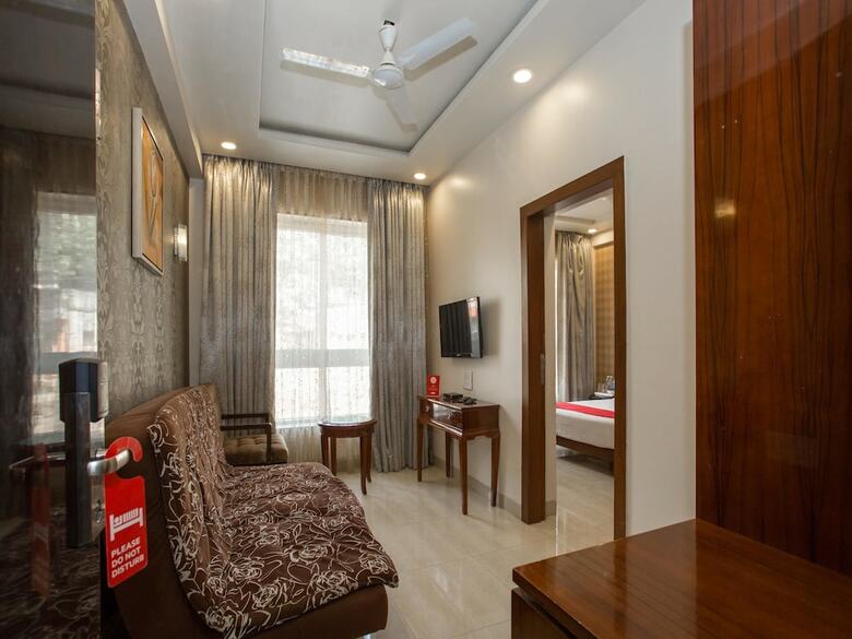 Oyo 2377 Hotel Residency