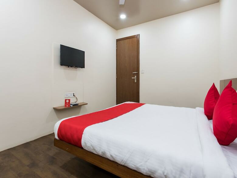 Oyo 11929 Hotel Ridhi Sidhi