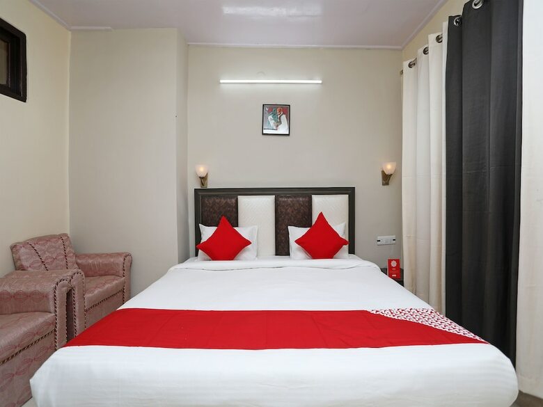 Oyo 12222 Hotel Silverton