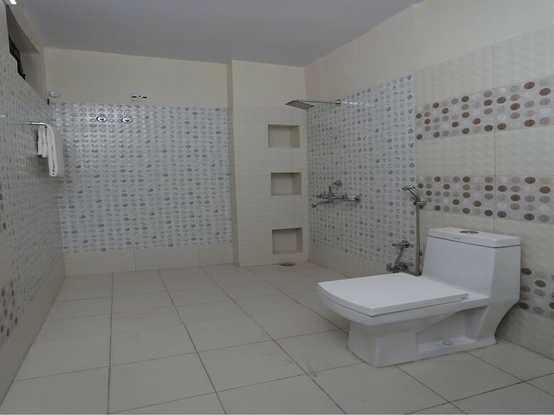 Oyo 12222 Hotel Silverton