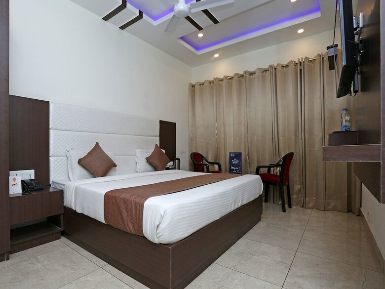 Oyo 13243 Hotel City Castle