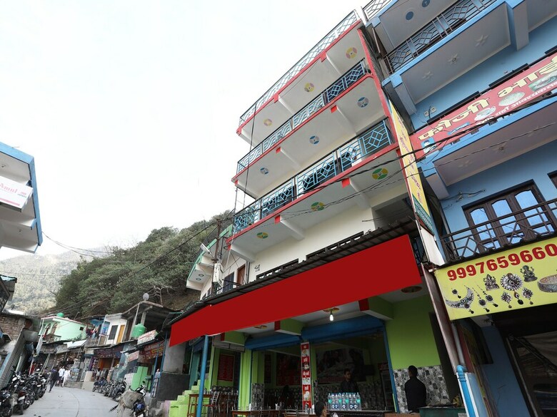 Hotel Oyo 13171 Home Exotic Studios Kempty Fall