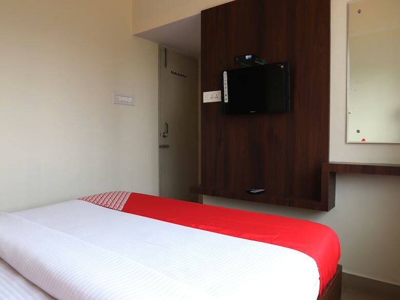 Hotel Oyo 11615 Lotus Inn