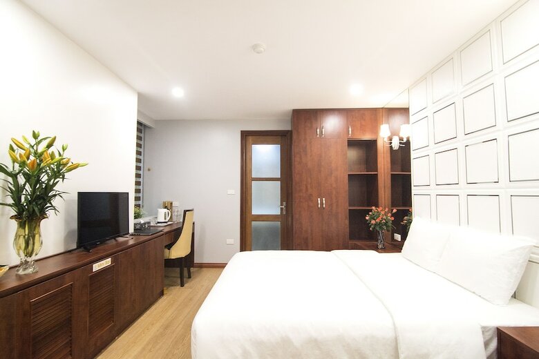 Canary Hotel & Apartment
