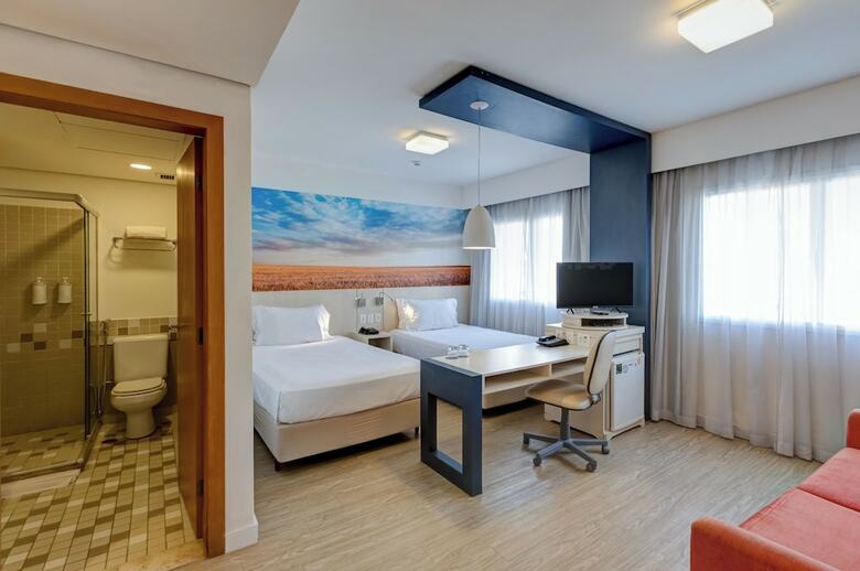 Hotel Comfort Suites Alphaville