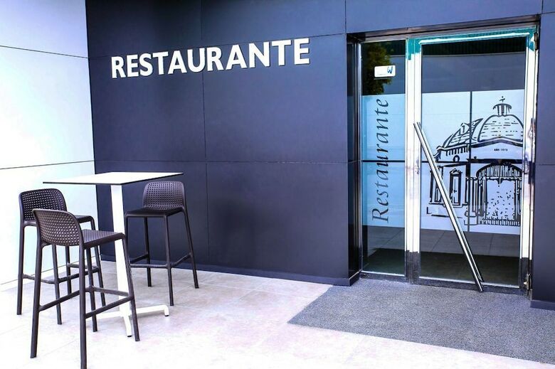 Hotel Restaurante Villa Ceut�