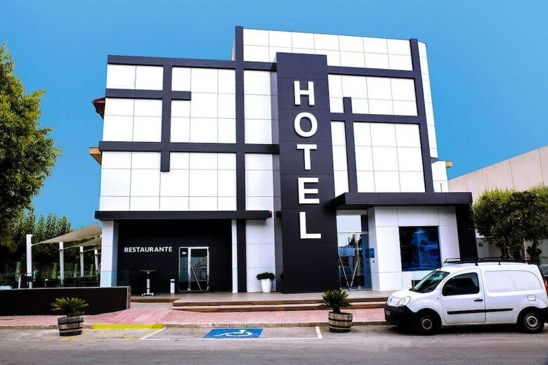 Hotel Restaurante Villa Ceut�