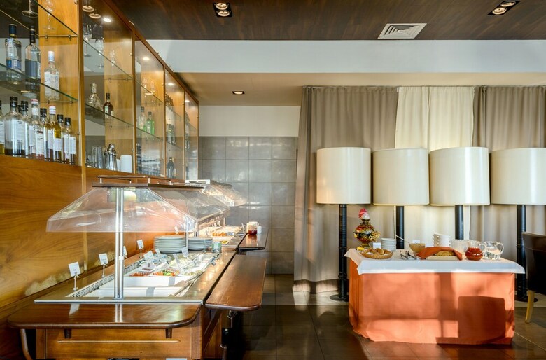 Skyport Hotel