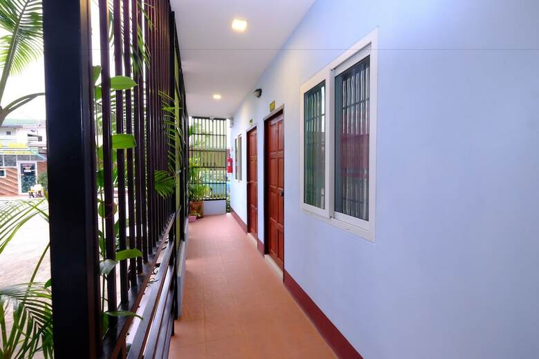 Hotel Amornrat Place