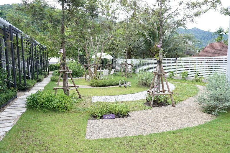 Hotel The White Village Ranong Resort