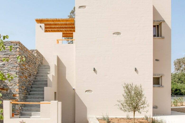 Apartamentos Vourkari Village