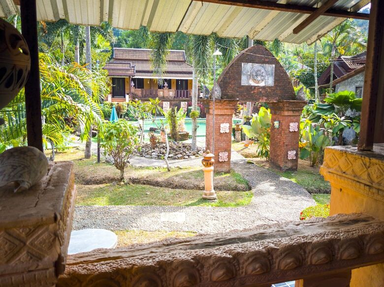 Hotel Grand Orchid Resort