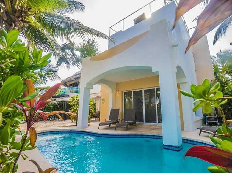 Paraiso Villa By Chezplaya