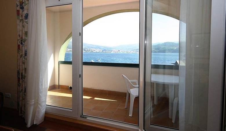 102896 -  Apartment In Corcubi�n