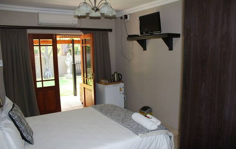 Hotel Four Seasons Guesthouses