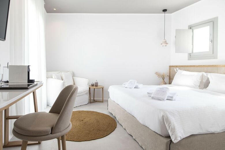 Adorno Beach Hotel & Suites