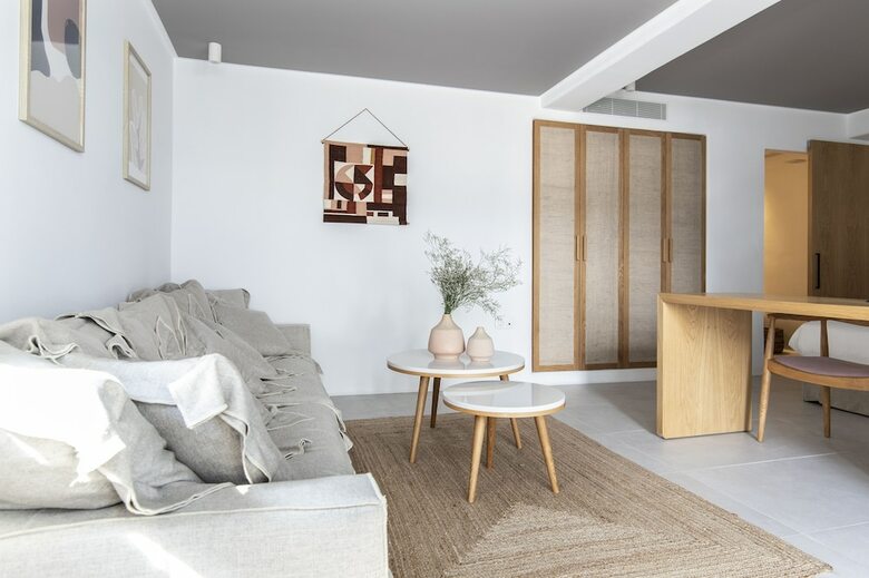 Adorno Beach Hotel & Suites
