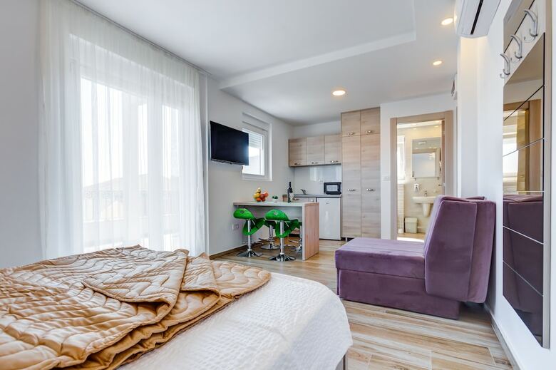 Aparthotel Almare Apartments  Budva