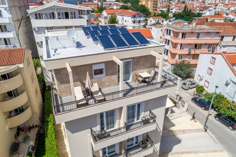 Aparthotel Almare Apartments  Budva