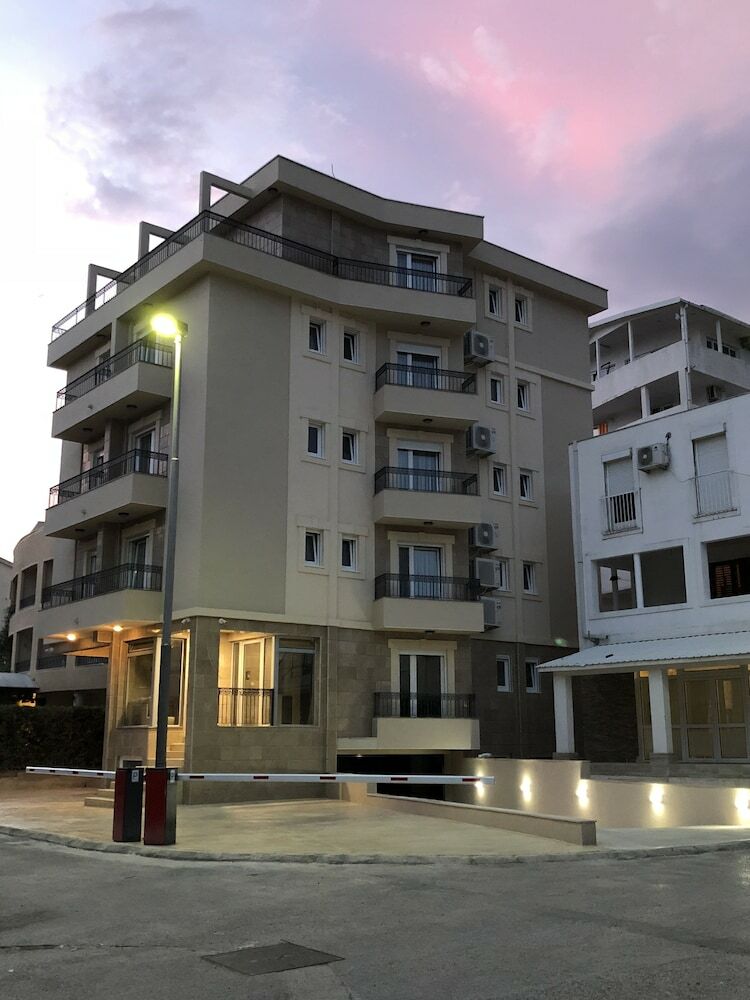 Aparthotel Almare Apartments  Budva